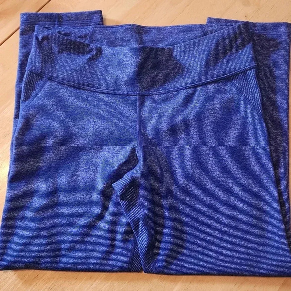 Under Armour 7/8 fitted workout capris medium - Picture 2 of 8